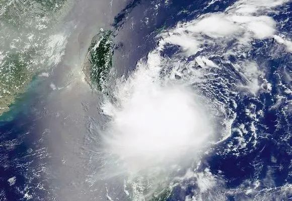 臺(tái)風(fēng)“潭美”來襲!東部和南部海域有大風(fēng)...